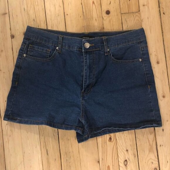 NEW Forever 21 Comfy Jean Short Shorts in Blue Denim - size 30 - Picture 1 of 3